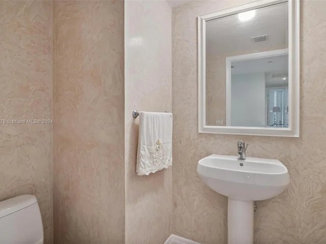 1800 S Ocean Dr # 3801, Hallandale Beach FL 33009