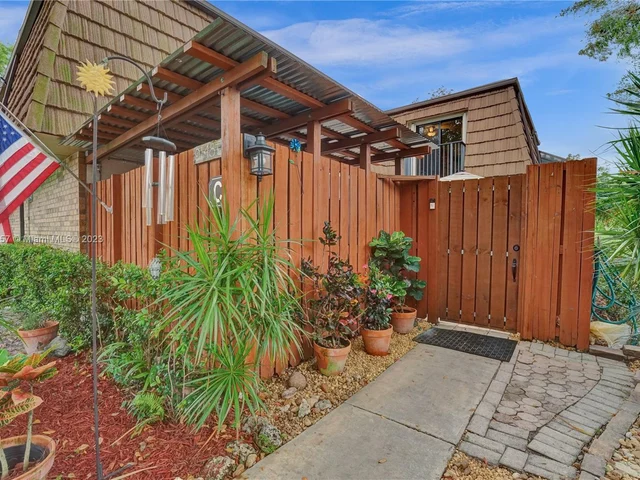 9148 SW 23rd St # C, Davie FL 33324