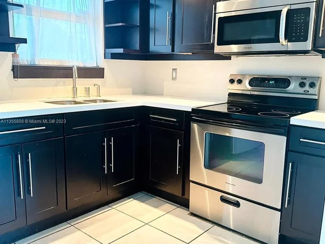 625 W Dayton Cir, Fort Lauderdale FL 33312