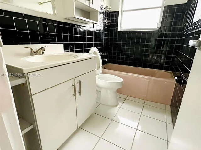 625 W Dayton Cir, Fort Lauderdale FL 33312