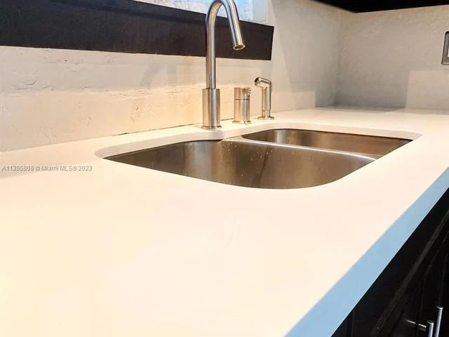 625 W Dayton Cir, Fort Lauderdale FL 33312