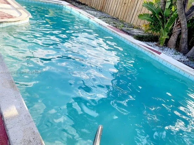 625 W Dayton Cir, Fort Lauderdale FL 33312