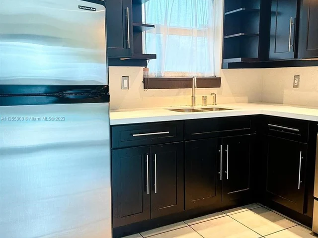 625 W Dayton Cir, Fort Lauderdale FL 33312