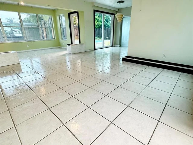 625 W Dayton Cir, Fort Lauderdale FL 33312