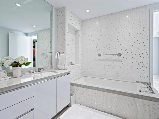 16901 Collins Ave # 4703, Sunny Isles Beach FL 33160