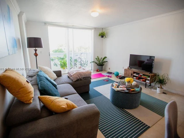 7118 Bonita Dr # 404, Miami Beach FL 33141