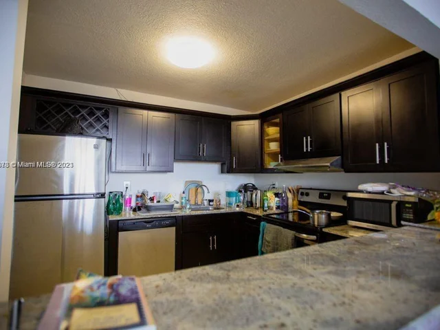 7118 Bonita Dr # 404, Miami Beach FL 33141