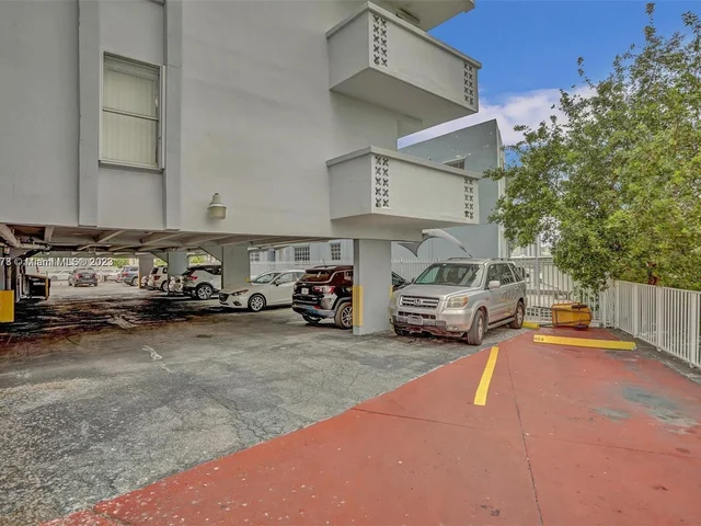 7118 Bonita Dr # 404, Miami Beach FL 33141