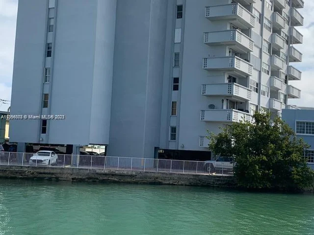 7118 Bonita Dr # 404, Miami Beach FL 33141
