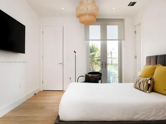 3110 Elizabeth St, Miami FL 33133