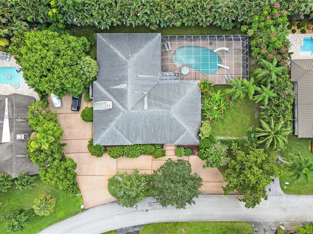 9621 Sea Turtle Dr, Plantation FL 33324