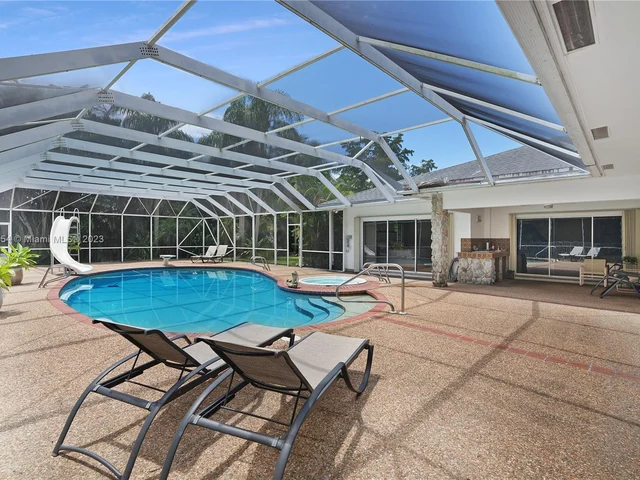 9621 Sea Turtle Dr, Plantation FL 33324