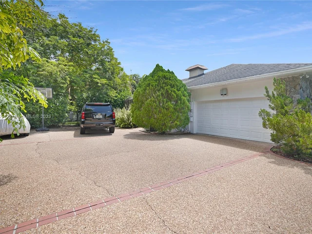 9621 Sea Turtle Dr, Plantation FL 33324