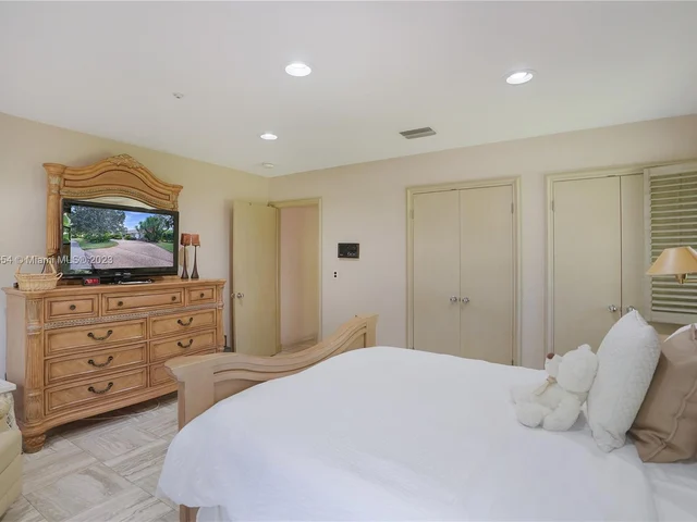 9621 Sea Turtle Dr, Plantation FL 33324