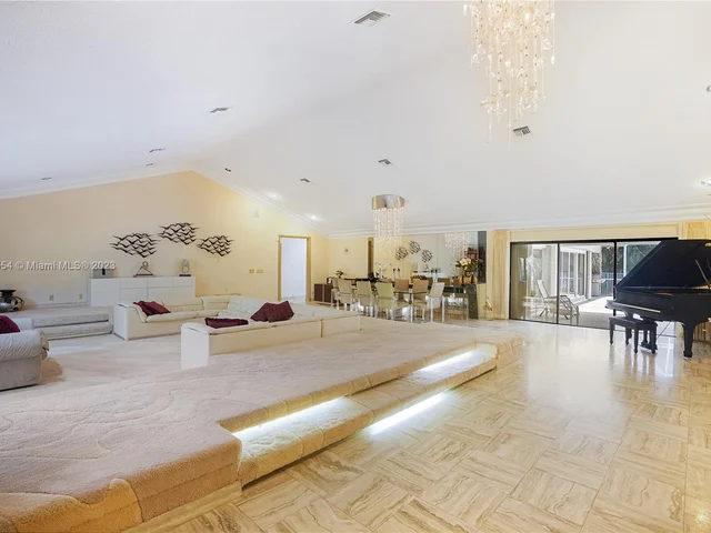 9621 Sea Turtle Dr, Plantation FL 33324