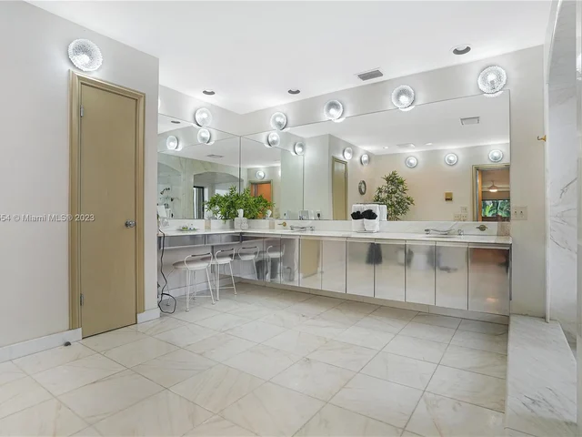 9621 Sea Turtle Dr, Plantation FL 33324