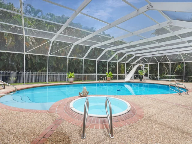 9621 Sea Turtle Dr, Plantation FL 33324