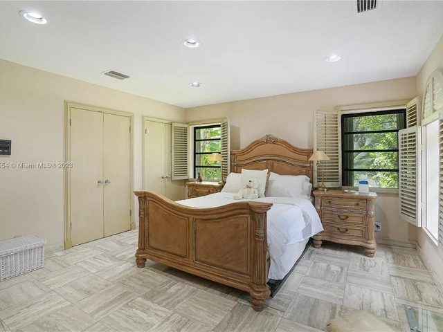 9621 Sea Turtle Dr, Plantation FL 33324