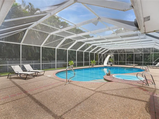 9621 Sea Turtle Dr, Plantation FL 33324