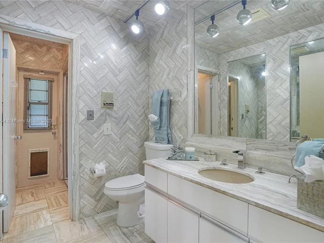 9621 Sea Turtle Dr, Plantation FL 33324