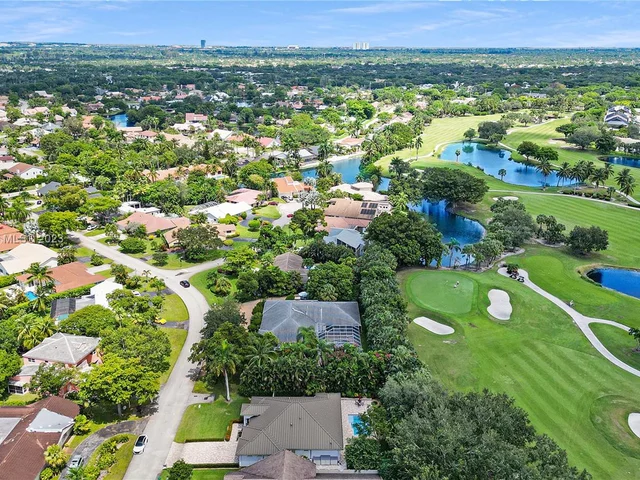 9621 Sea Turtle Dr, Plantation FL 33324