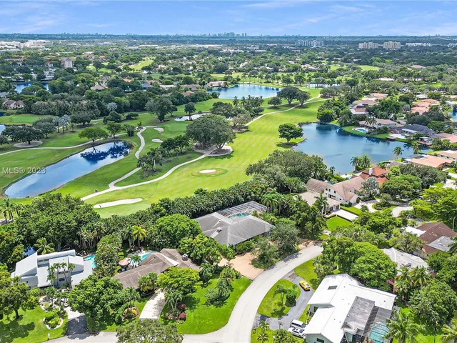 9621 Sea Turtle Dr, Plantation FL 33324