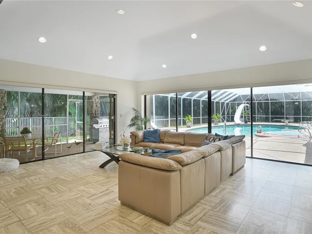 9621 Sea Turtle Dr, Plantation FL 33324