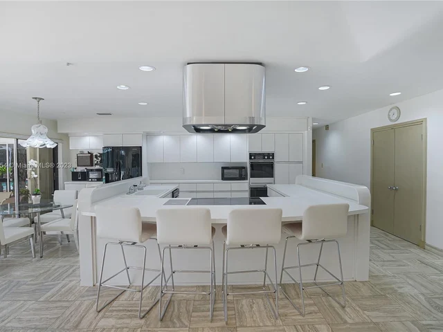 9621 Sea Turtle Dr, Plantation FL 33324