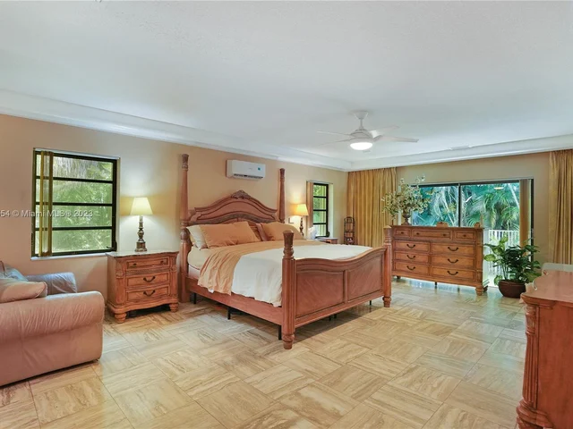 9621 Sea Turtle Dr, Plantation FL 33324