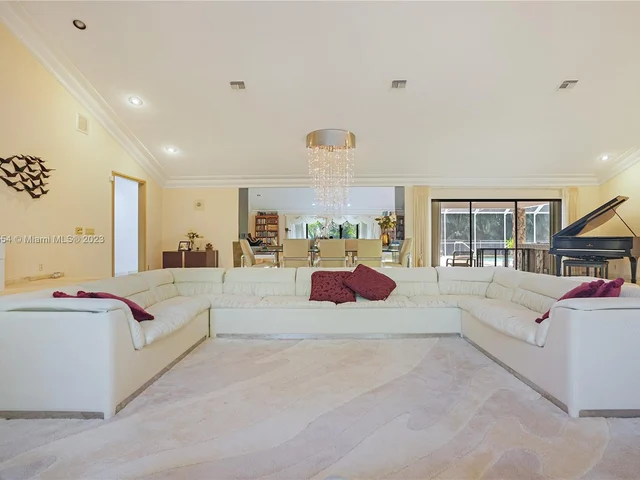 9621 Sea Turtle Dr, Plantation FL 33324