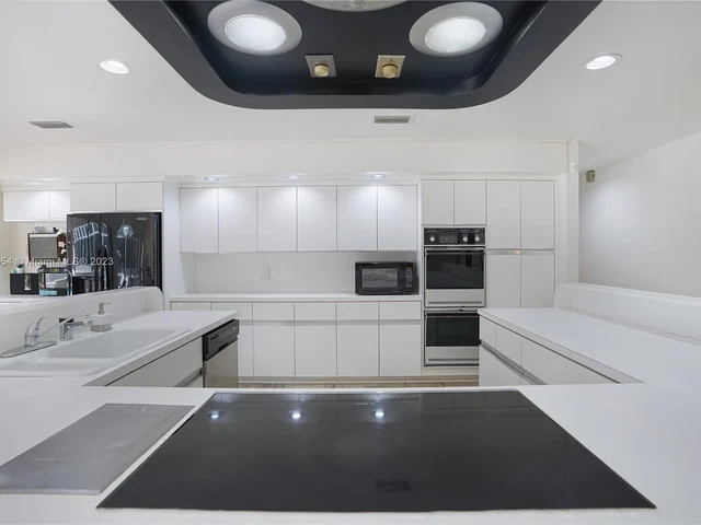 9621 Sea Turtle Dr, Plantation FL 33324