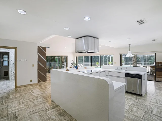 9621 Sea Turtle Dr, Plantation FL 33324