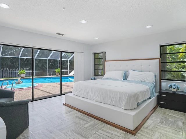 9621 Sea Turtle Dr, Plantation FL 33324