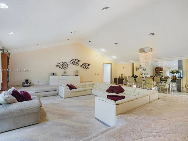 9621 Sea Turtle Dr, Plantation FL 33324