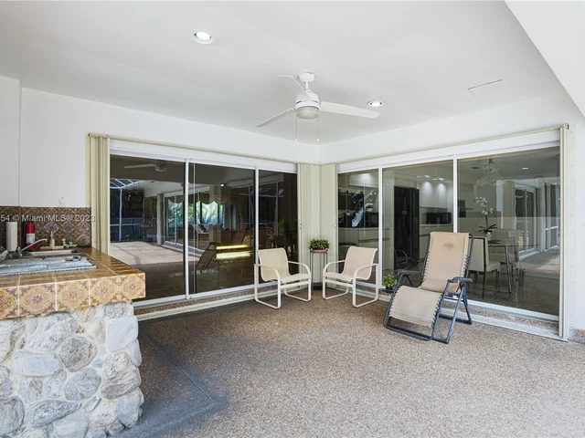 9621 Sea Turtle Dr, Plantation FL 33324