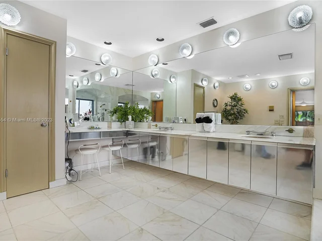 9621 Sea Turtle Dr, Plantation FL 33324