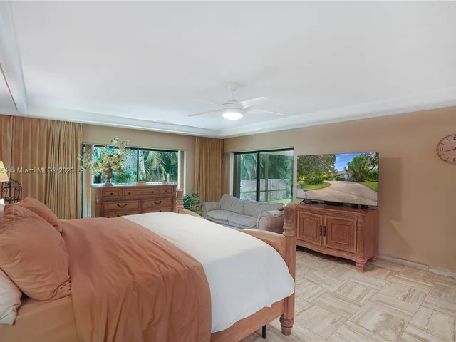 9621 Sea Turtle Dr, Plantation FL 33324