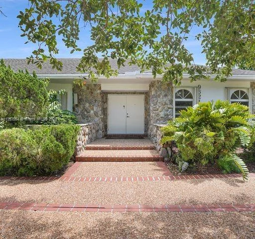 9621 Sea Turtle Dr, Plantation FL 33324