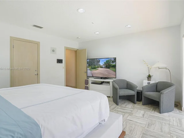 9621 Sea Turtle Dr, Plantation FL 33324