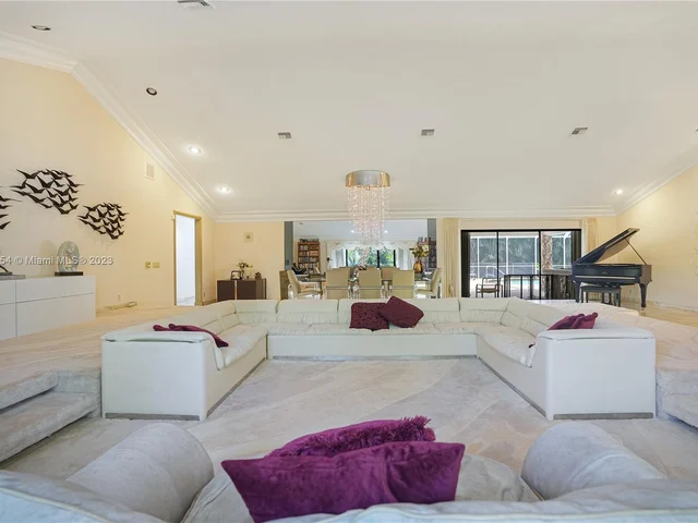 9621 Sea Turtle Dr, Plantation FL 33324