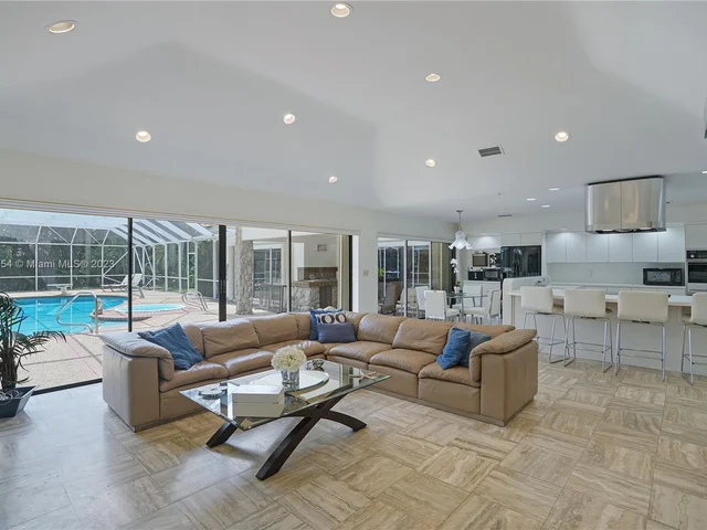 9621 Sea Turtle Dr, Plantation FL 33324