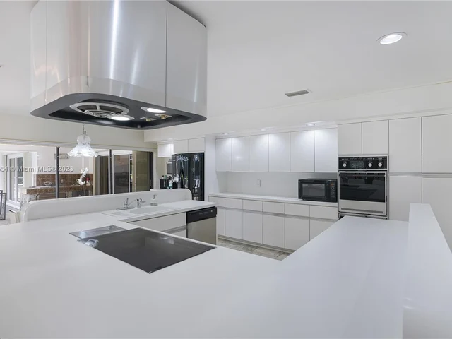 9621 Sea Turtle Dr, Plantation FL 33324