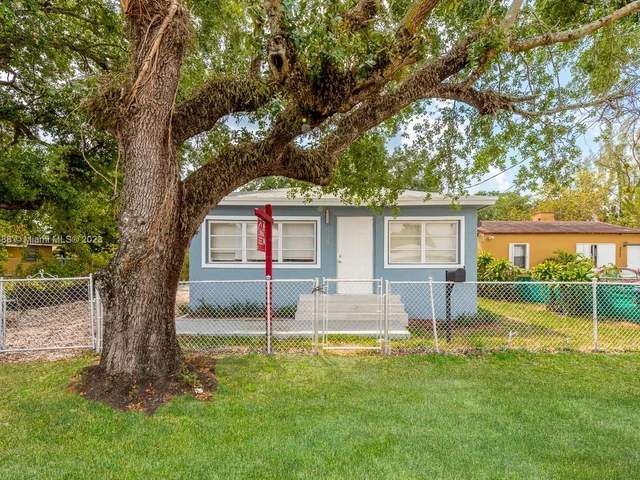 2748 NW 48th St, Miami FL 33142