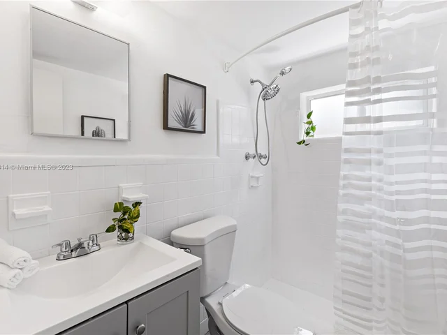 1304 NE 11th St # 2, Fort Lauderdale FL 33304