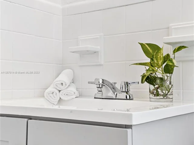 1304 NE 11th St # 2, Fort Lauderdale FL 33304