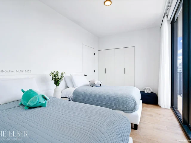 398 NE 5 # 2818, Miami FL 33132