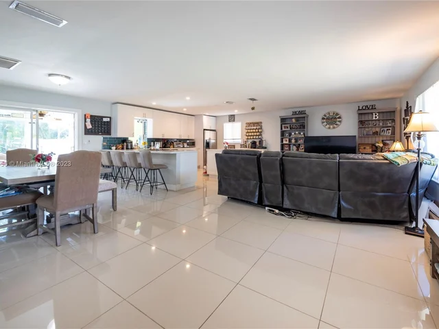 1224 Johnson St, Hollywood FL 33019