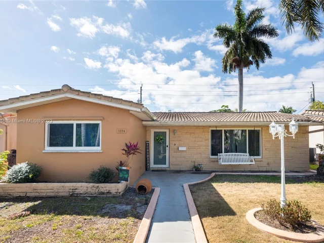 1224 Johnson St, Hollywood FL 33019