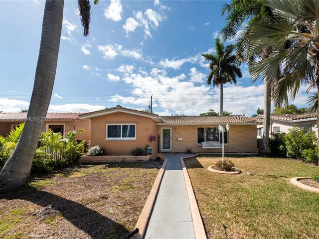 1224 Johnson St, Hollywood FL 33019