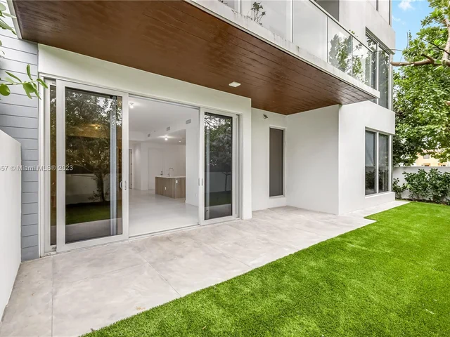 545 SW 11th St # 108, Miami FL 33129